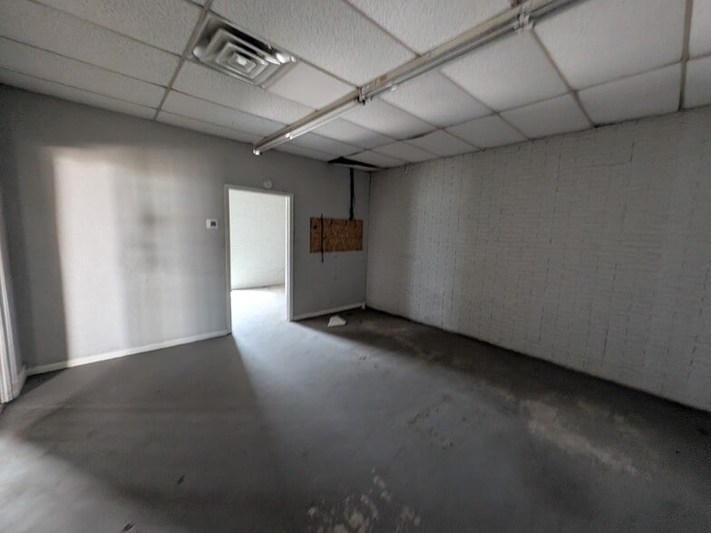 More Photos Of 1103 12th Pl, Plano Warehouse For Lease