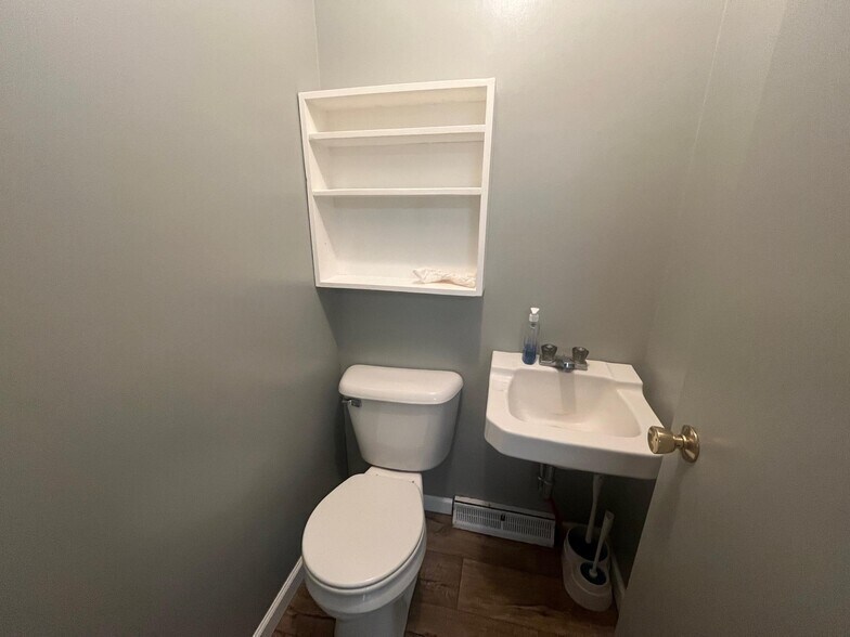 More Photos Of 407 N Main St, Valentine Loft Creative Space For Sale