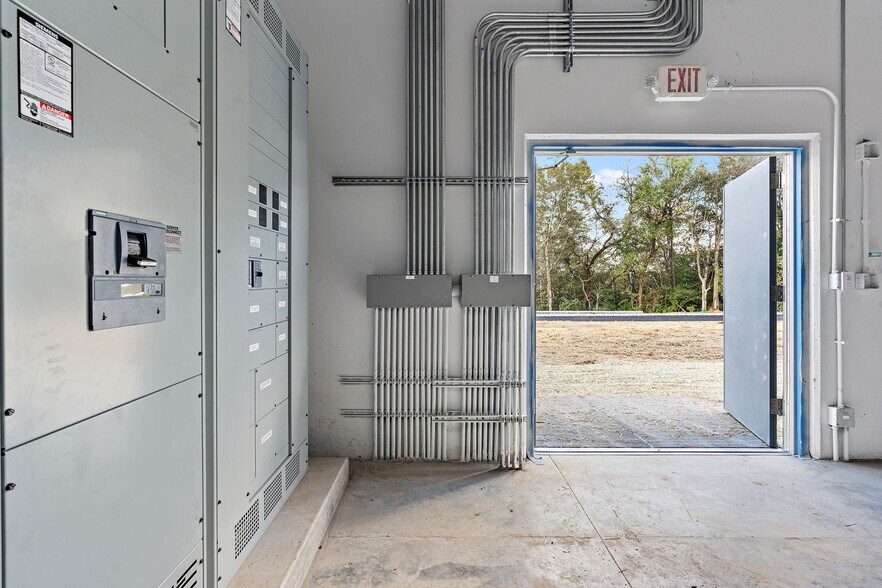 More Photos Of 100 Spontex Dr, Columbia Warehouse For Lease