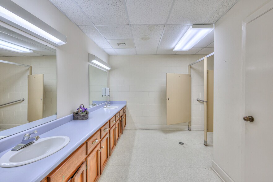 More Photos Of 228 S Military Ave, Lawrenceburg Religious Facility For Sale