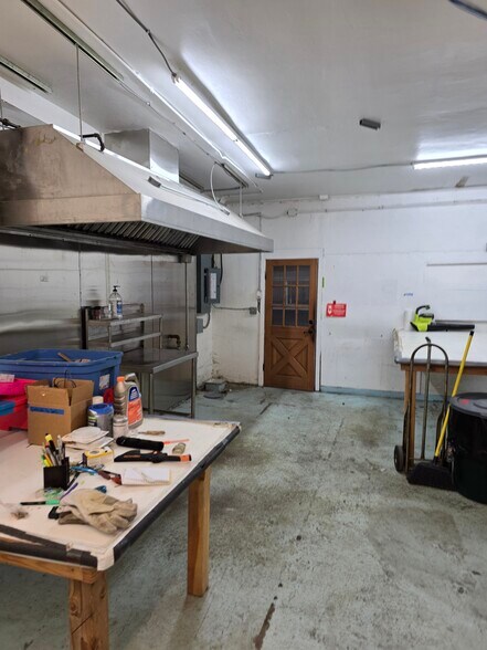 More Photos Of 9724 Aurora Ave N, Seattle Restaurant For Lease