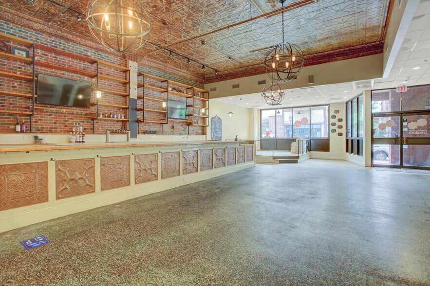 More Photos Of 18-20 W Washington St, Hagerstown Office For Lease