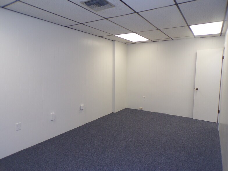 More Photos Of 2031 E Edgewood Dr, Lakeland Office For Lease