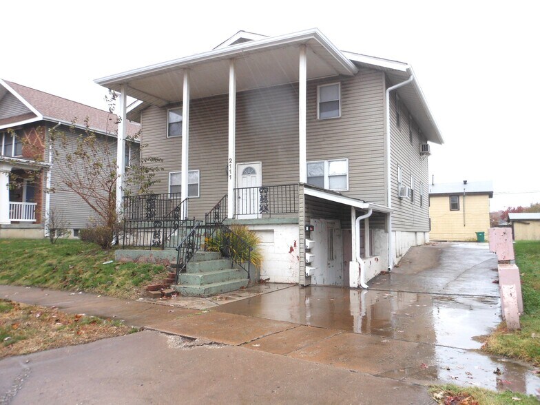 Primary Photo Of 2111 Lincoln Ave, Granite City Multifamily For Sale