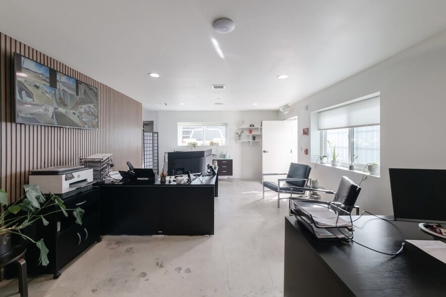 More Photos Of 15206 Grevillea Ave, Lawndale Warehouse For Lease