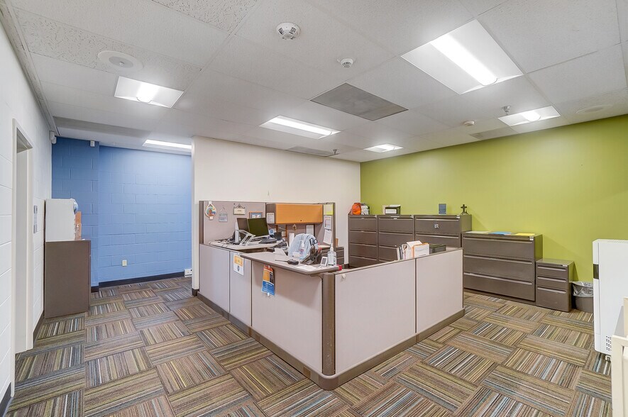 More Photos Of 2025 E 4th St, Lima Light Manufacturing For Lease