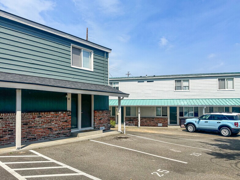 More Photos Of 8755 Shoreplace Pl NW, Silverdale Apartments For Sale