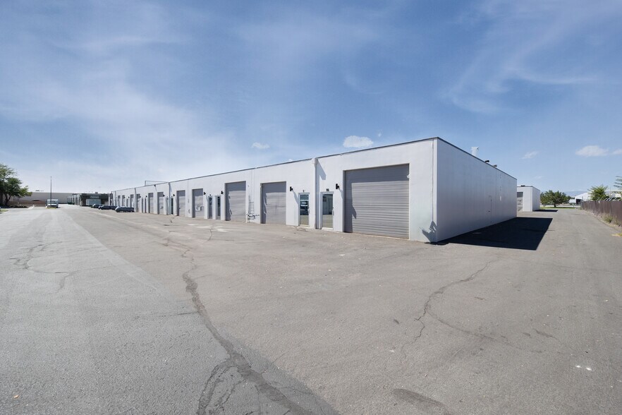 More Photos Of 390 Freeport Blvd, Sparks Flex For Lease