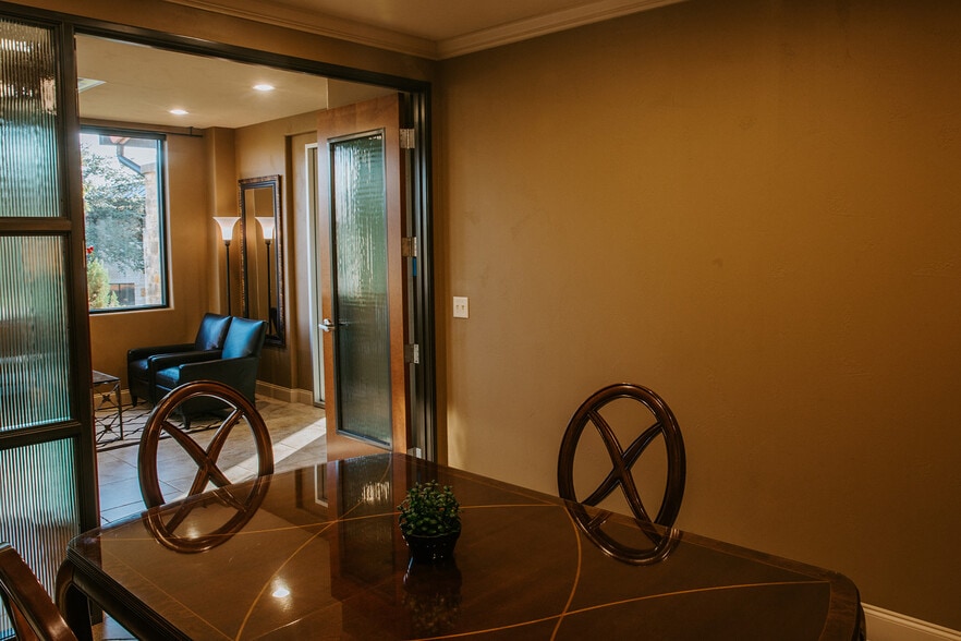 More Photos Of 2806 Flintrock Trace, Lakeway Loft Creative Space For Sale