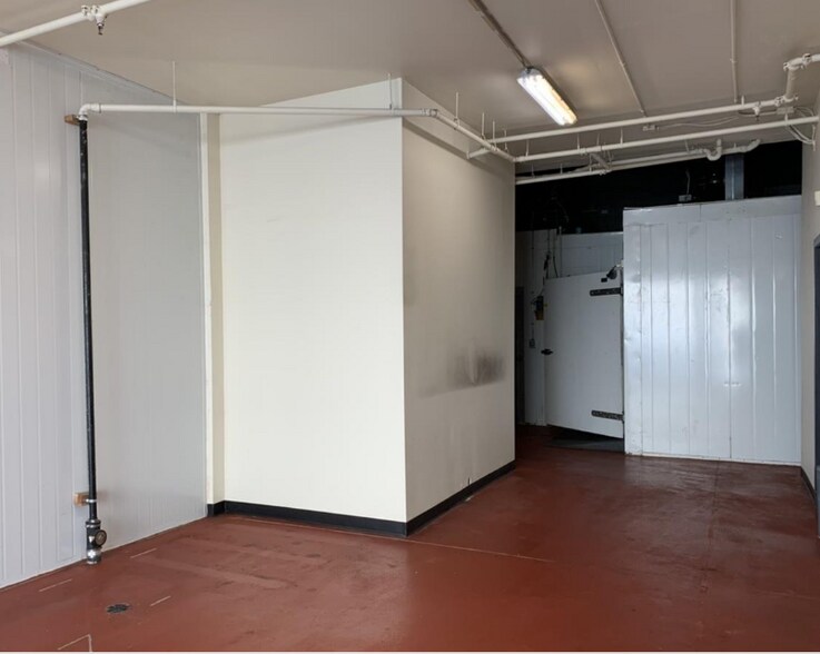 More Photos Of 23000 Fraserwood Way, Richmond Showroom For Sale