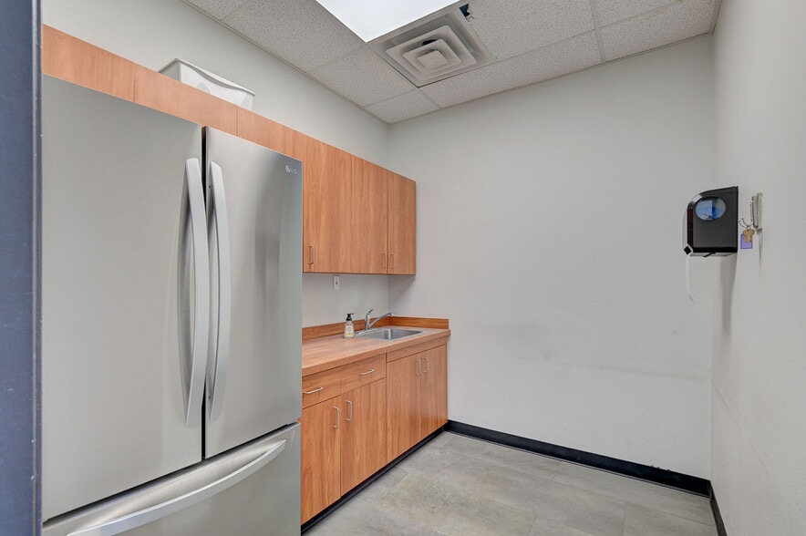 More Photos Of 3068 E Sunset Rd, Las Vegas Warehouse For Sale