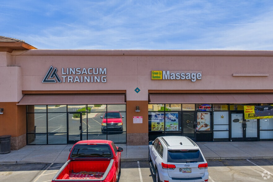 More Photos Of 1825-1855 W Greenway Rd, Phoenix Freestanding For Lease