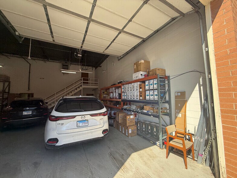 More Photos Of 141-161 Covington Dr, Bloomingdale Light Manufacturing For Lease