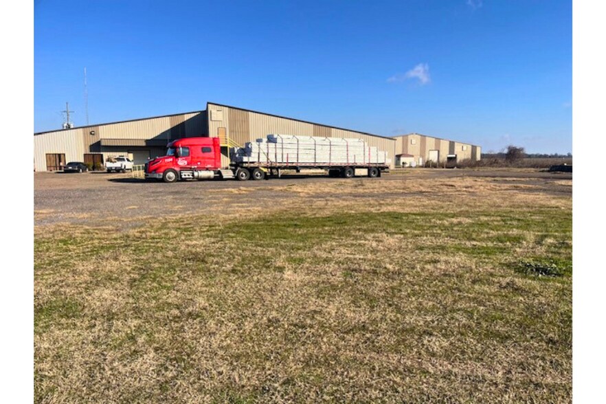 More Photos Of 101 Scates Rd, Gilbert Manufacturing For Sale