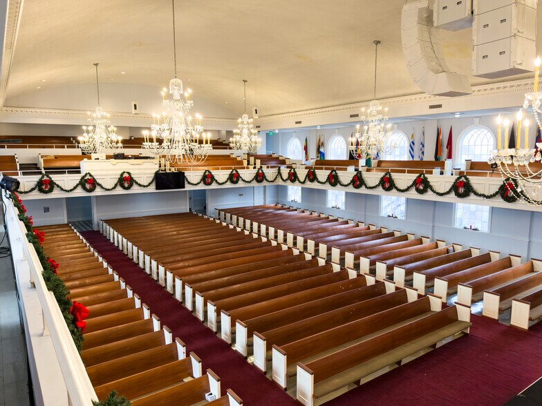 More Photos Of 634 Main St, Forest Park Flex For Sale