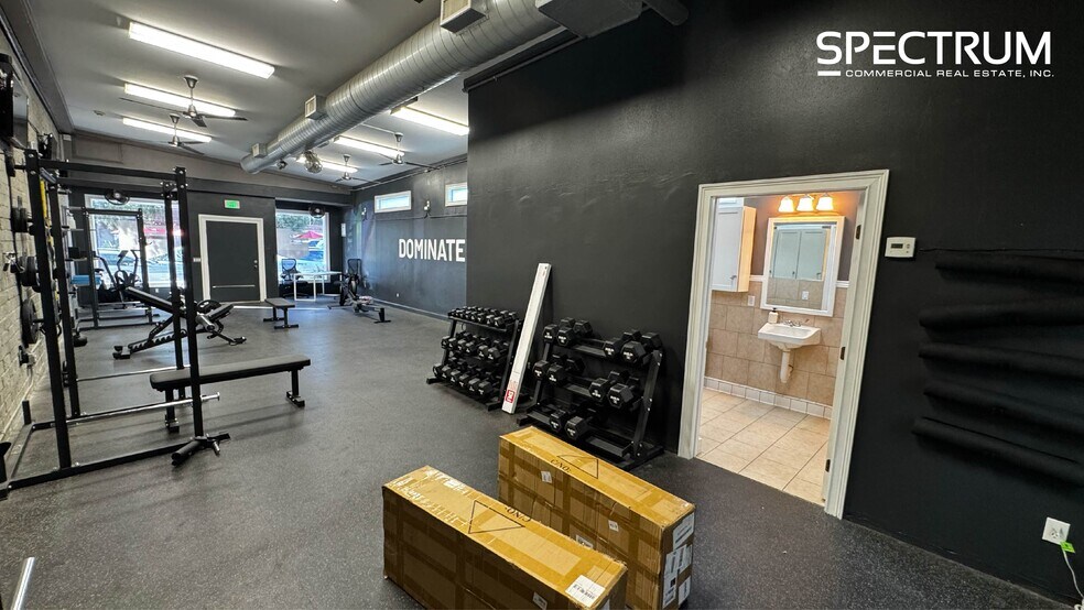 More Photos Of 2707 W Burbank Blvd, Burbank Storefront Retail Residential For Lease