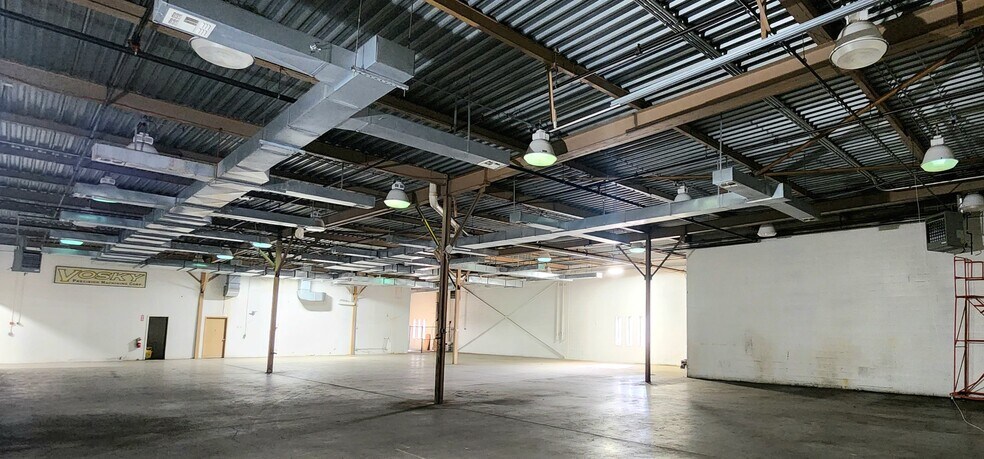 More Photos Of 70 Air Park Dr, Ronkonkoma Manufacturing For Lease