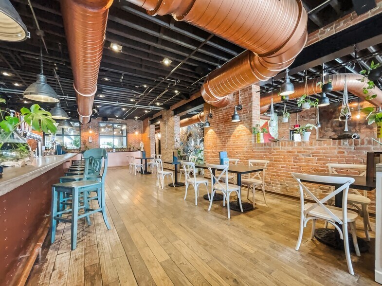 More Photos Of 1430 W Franklin St, Evansville General Retail For Sale