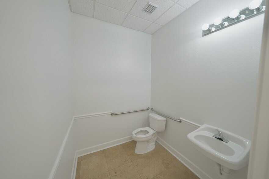 More Photos Of 2009 Longwood Lake Mary Rd, Longwood Medical For Lease