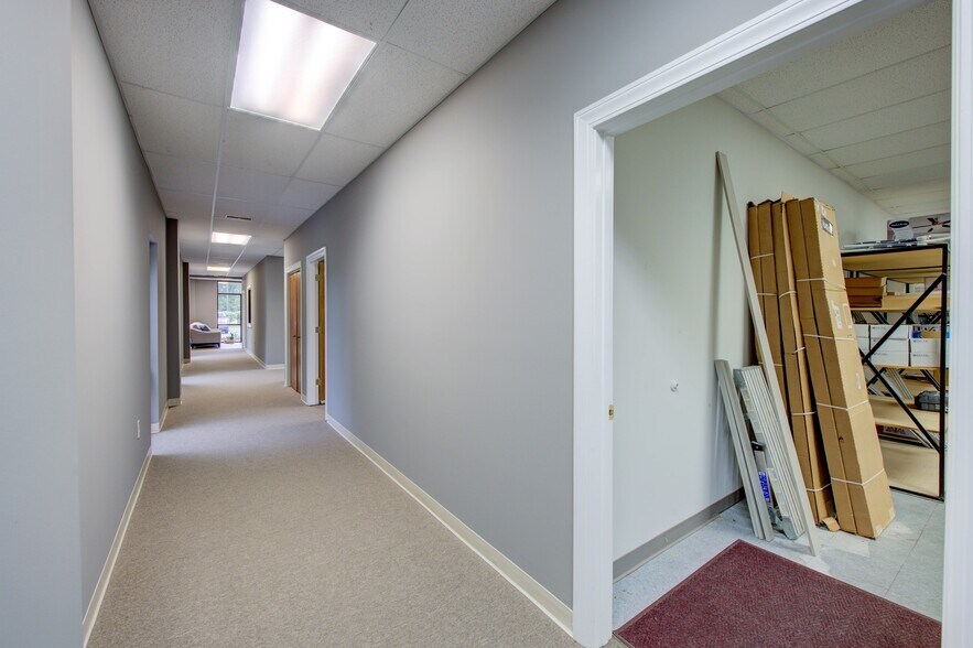 More Photos Of 475 Industrial Dr, Lexington Showroom For Sale
