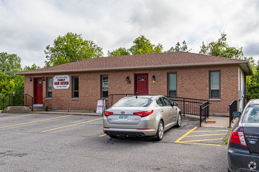 More Photos Of 1399 Ellsworth Lane, Ottawa Office For Lease