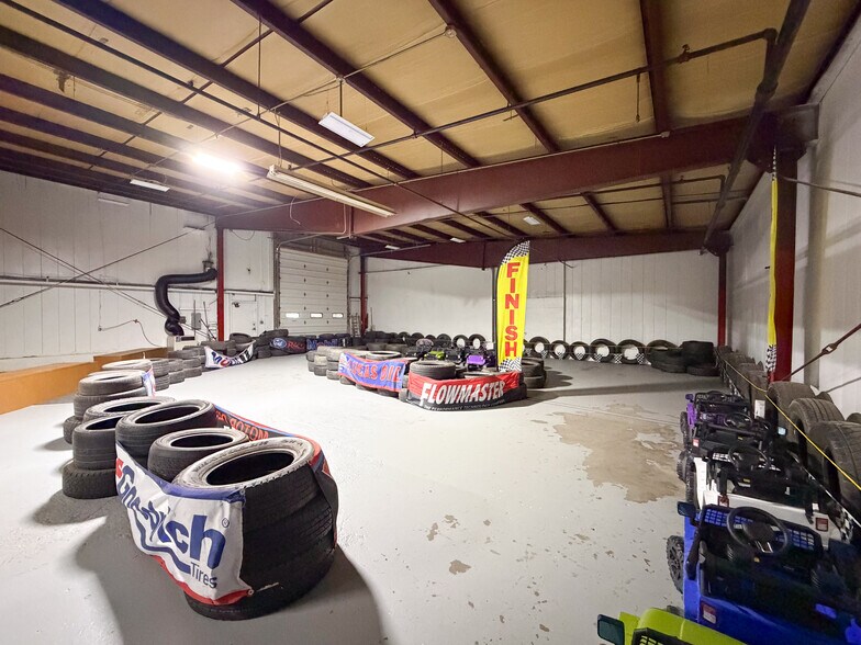 More Photos Of 47 Billard St, Meriden Showroom For Sale