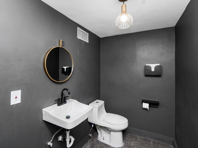 More Photos Of 245 E Adams St, Jacksonville Loft Creative Space For Lease