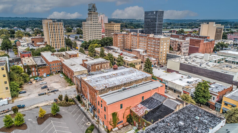 More Photos Of 305 8th St, Augusta Freestanding For Lease