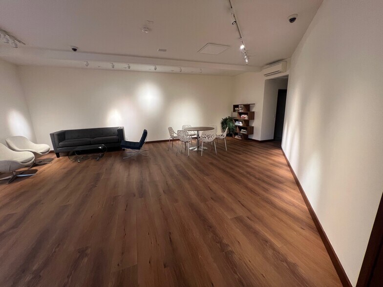 More Photos Of 1540 S Coast Hwy, Laguna Beach Office For Lease