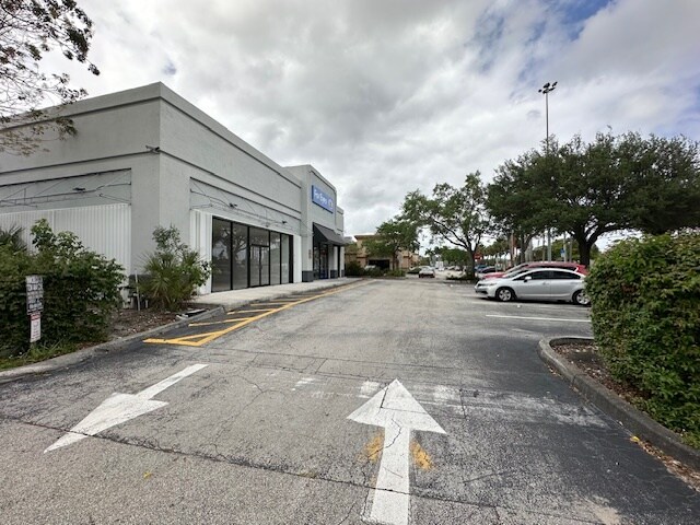 More Photos Of 5251 N University Dr, Lauderhill Freestanding For Lease