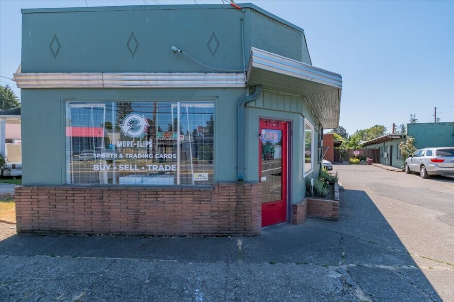 More Photos Of 1742 Center St NE, Salem Multifamily For Sale