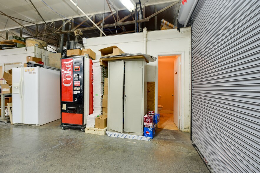 More Photos Of 2154 Irving Blvd, Dallas Light Distribution For Lease