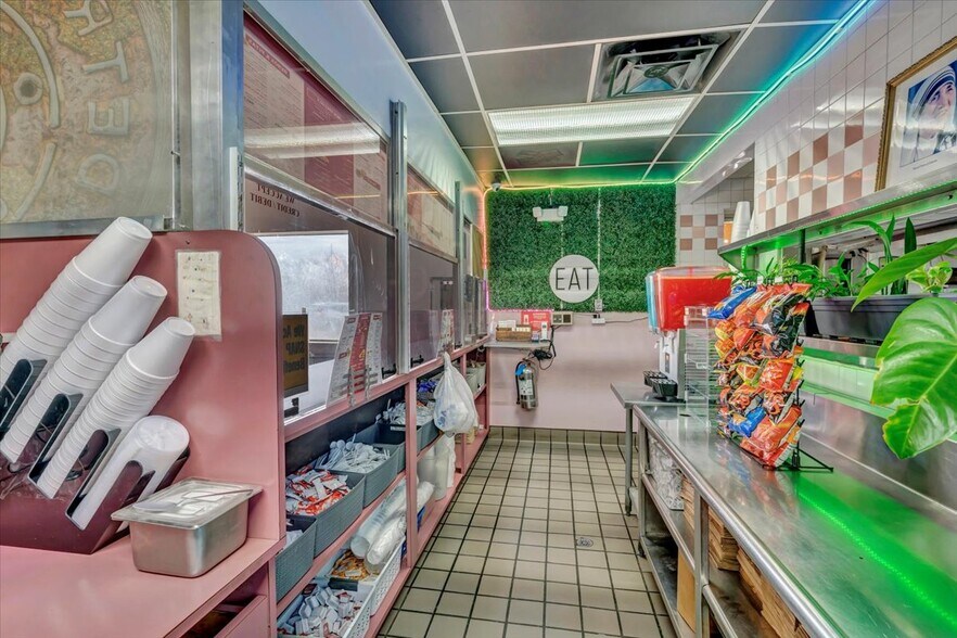 More Photos Of 14987 Gratiot Ave, Detroit Restaurant For Sale