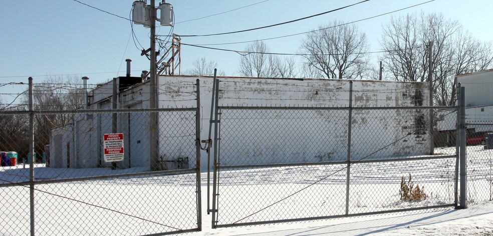 More Photos Of 2200-2235 Montcalm St, Indianapolis Manufacturing For Lease