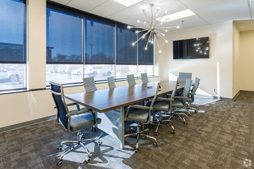 More Photos Of 26400 Lahser Rd, Southfield Medical For Lease