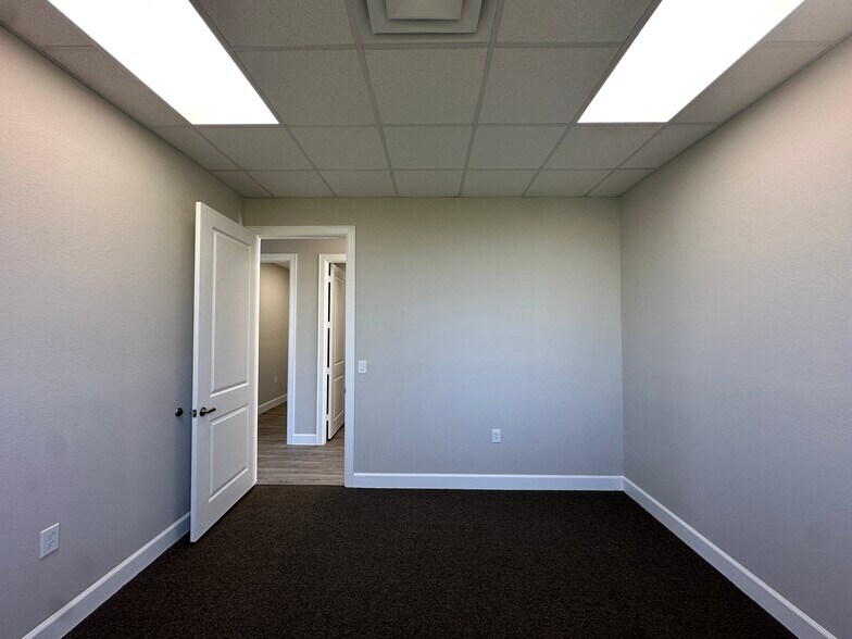 More Photos Of 5501 Cabrera Dr, Sugar Land Unknown For Lease