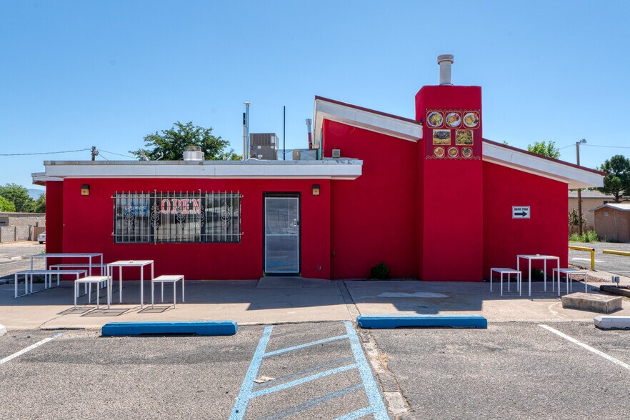 Primary Photo Of 4300 Coors Blvd SW, Albuquerque Restaurant For Sale
