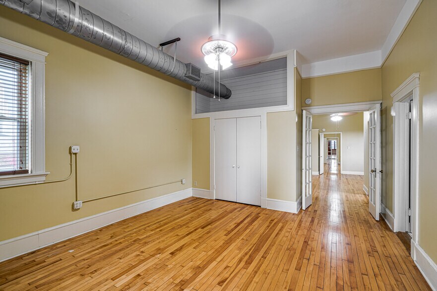More Photos Of 339 Madison Ave, Memphis Storefront Retail Office For Lease