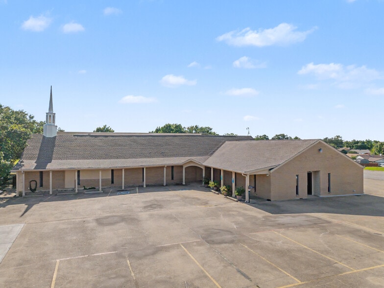 More Photos Of 2111 Skyline Dr, Mesquite Religious Facility For Sale