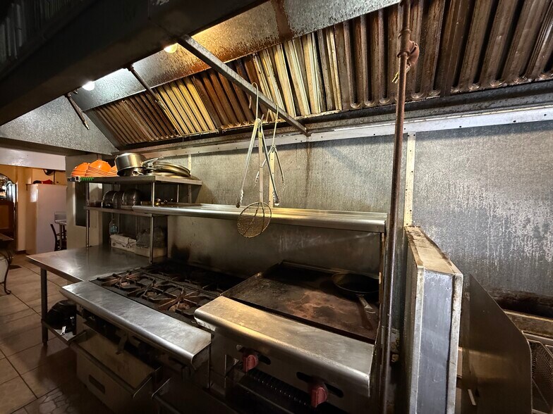 More Photos Of 1902 Harrison St, Hollywood Restaurant For Lease