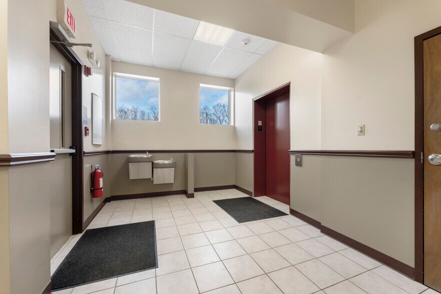 More Photos Of 3150 Washington Rd, McMurray Storefront Retail Office For Lease
