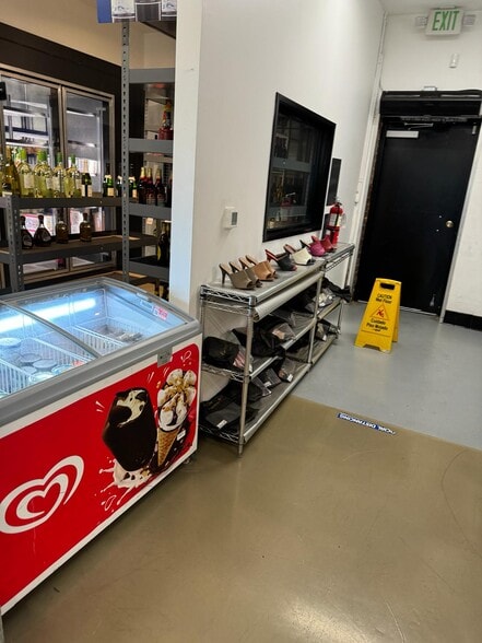 More Photos Of 2305 Ocean Park Blvd, Santa Monica Restaurant For Sale