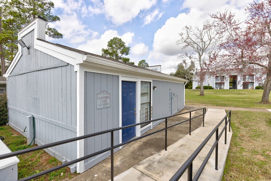 More Photos Of 333 S Mock Rd, Albany Apartments For Sale