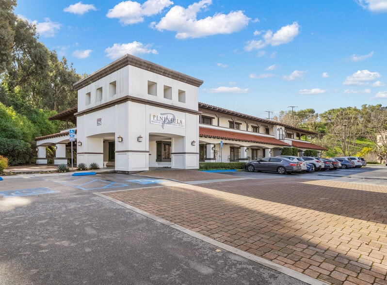 More Photos Of 25550 Hawthorne Blvd, Torrance Medical For Lease