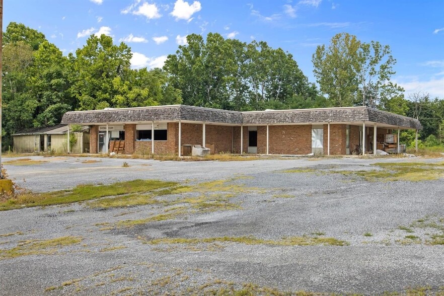 More Photos Of 420 Third Street, Shenandoah Flex For Sale