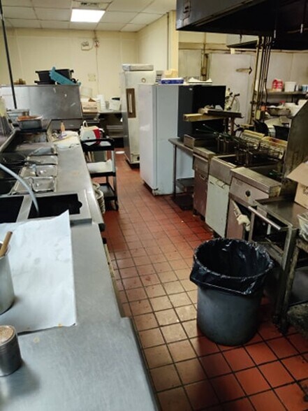 More Photos Of 5465 Fox Plaza Dr, Memphis Restaurant For Lease