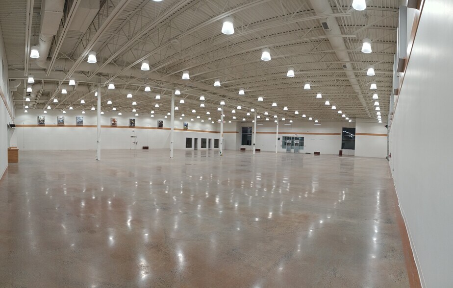 More Photos Of 2747 Chamberland St, Clarence-Rockland Freestanding For Lease