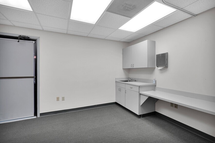 More Photos Of 3599 University Blvd S, Jacksonville Medical For Sale