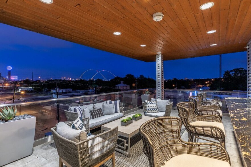 More Photos Of 305 W Commerce St, Dallas Apartments For Lease