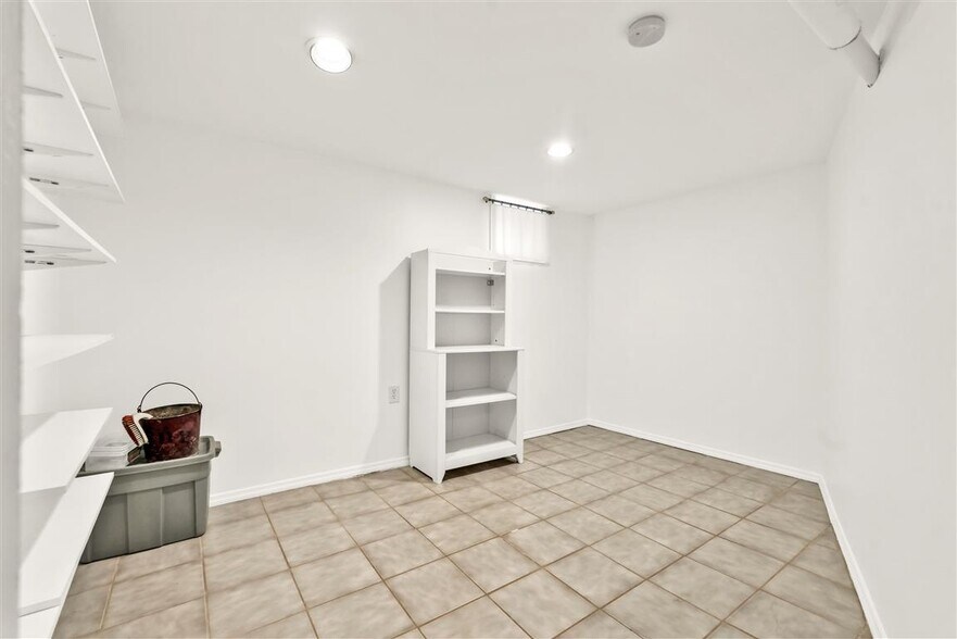 More Photos Of 3930 45th St, Sunnyside Apartments For Sale